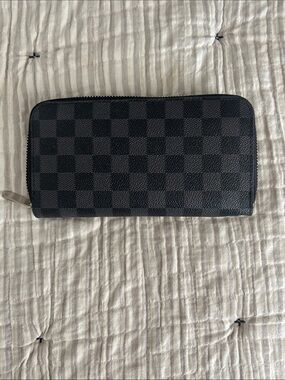 Men's Black Check Zip Wallet